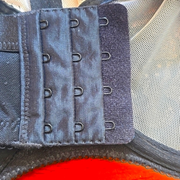 Wacoal Black and Cream Unlined Lace Bra With Wires - Picture 7 of 8